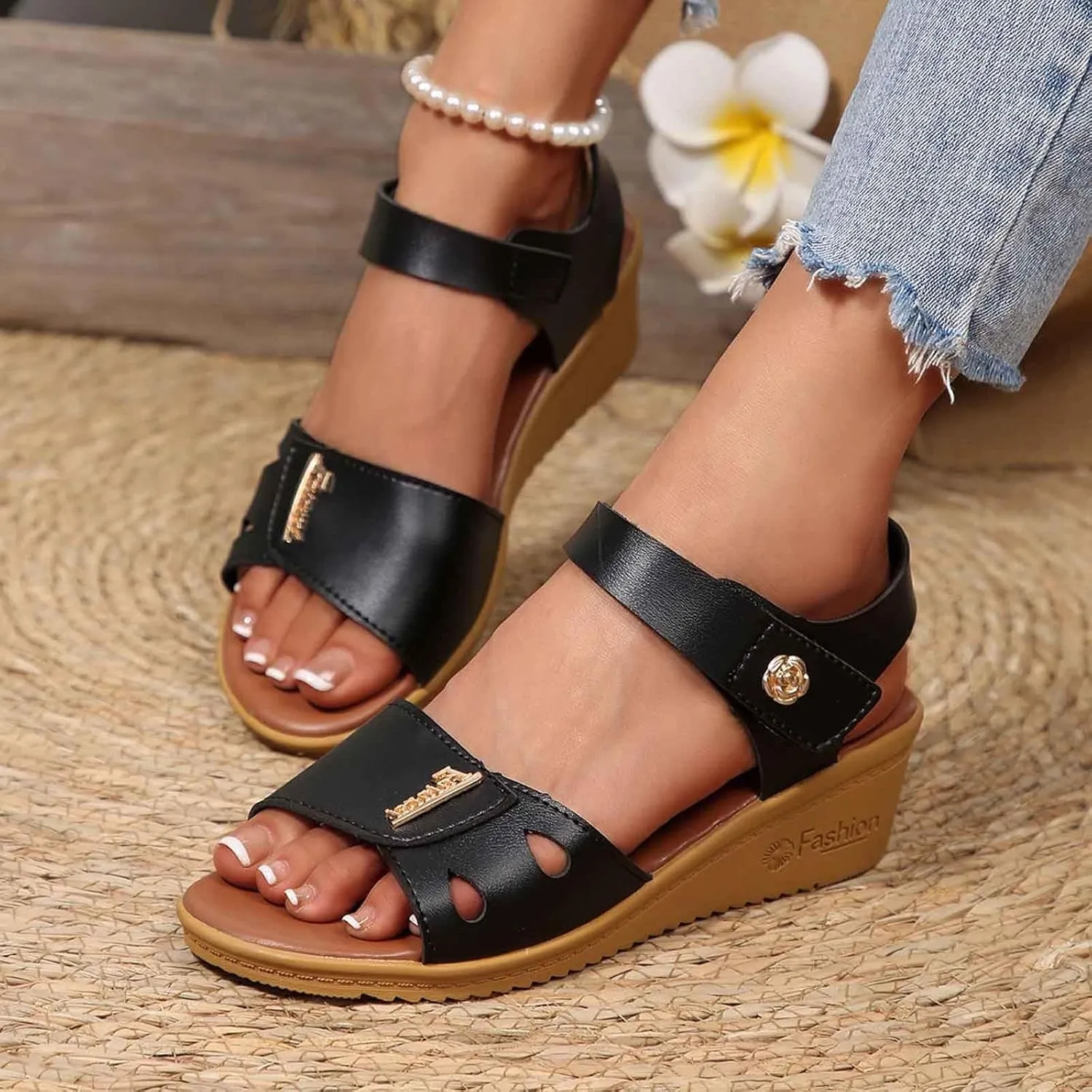 Elegant Women's Sandals for Summer Comfort Stylish Wedge Design Trendy Outdoor Footwear Perfect for Casual