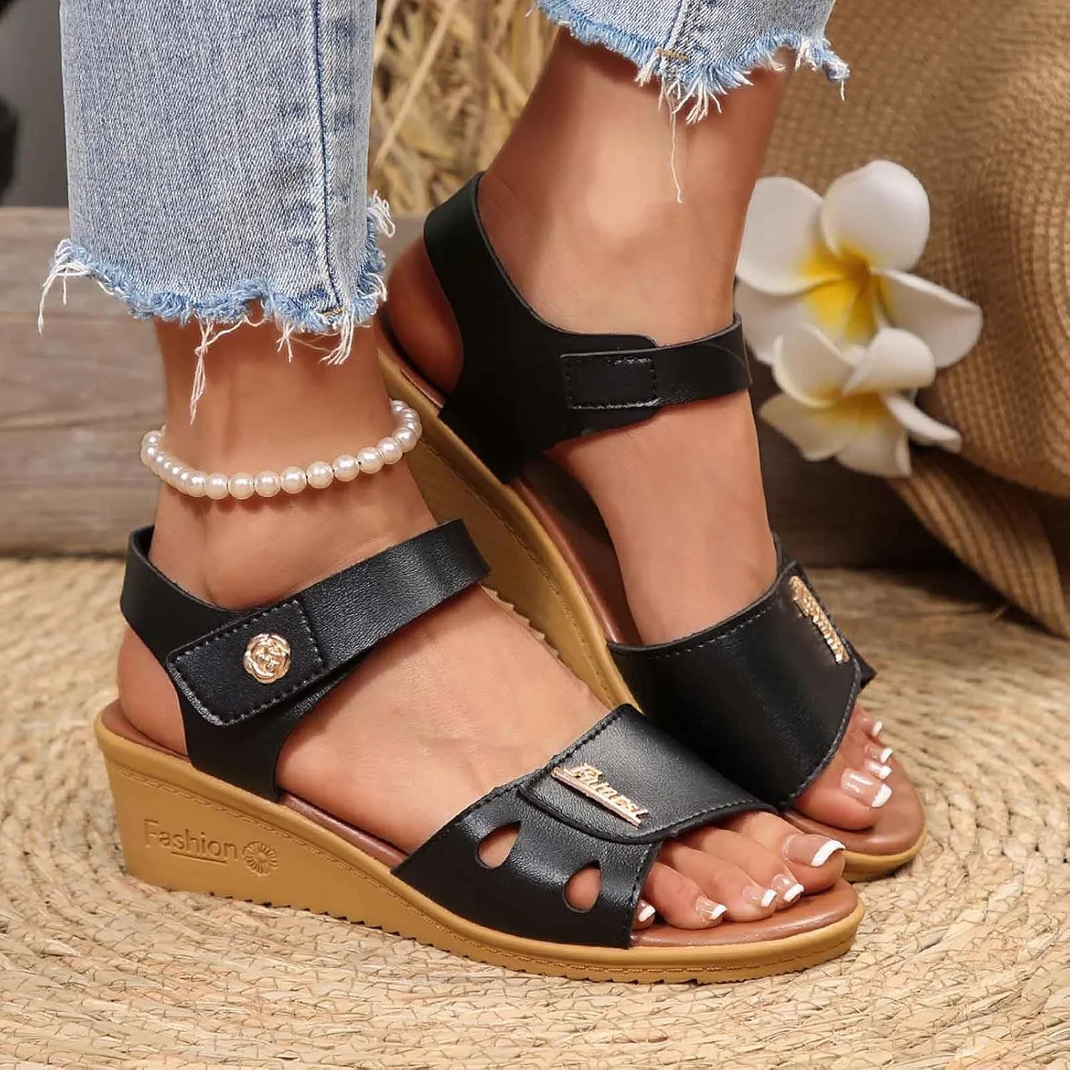 Elegant Women's Sandals for Summer Comfort Stylish Wedge Design Trendy Outdoor Footwear Perfect for Casual
