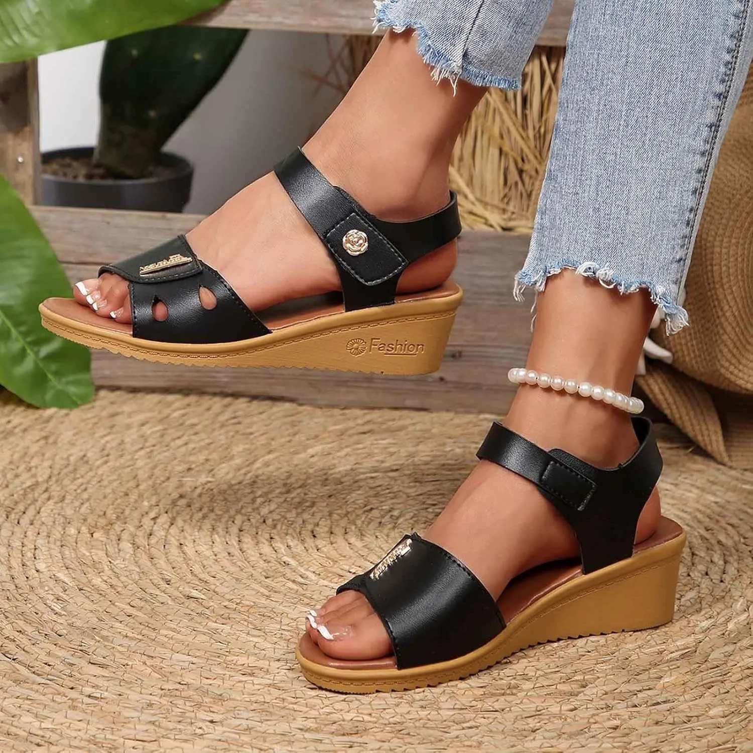Elegant Women's Sandals for Summer Comfort Stylish Wedge Design Trendy Outdoor Footwear Perfect for Casual